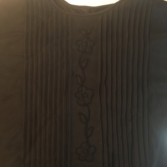 Delicate vintage black shirt w flowers and buttons - Picture 2 of 4